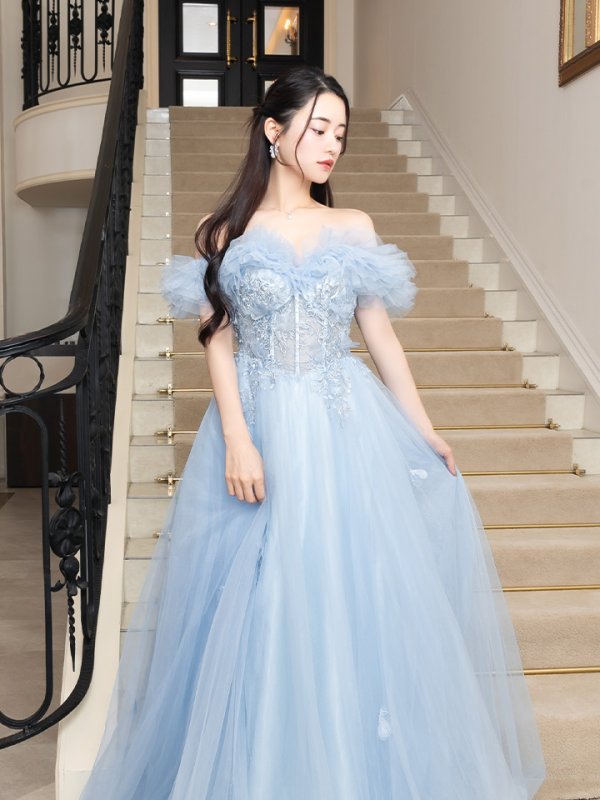 ブルー モデル:るな 身長:159cm 着用サイズ:Mサイズ