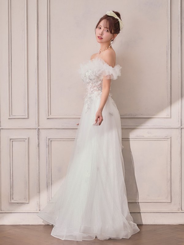 ホワイト モデル：三上悠亜　身長：159cm　着用サイズ：Mサイズ