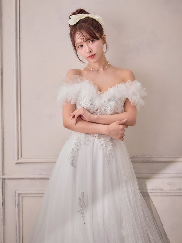 ホワイト モデル：三上悠亜　身長：159cm　着用サイズ：Mサイズ