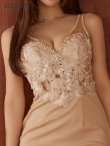 ベージュ モデル：三上悠亜　身長：159cm　着用サイズ：Sサイズ