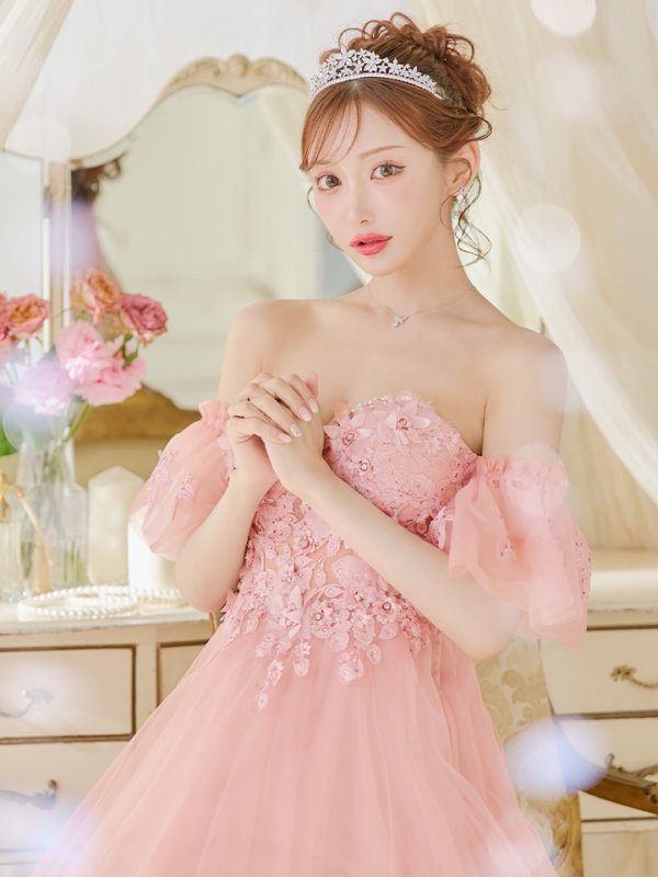 ピンクベージュ モデル:明日花キララ 身長:162cm 着用サイズ:Mサイズ