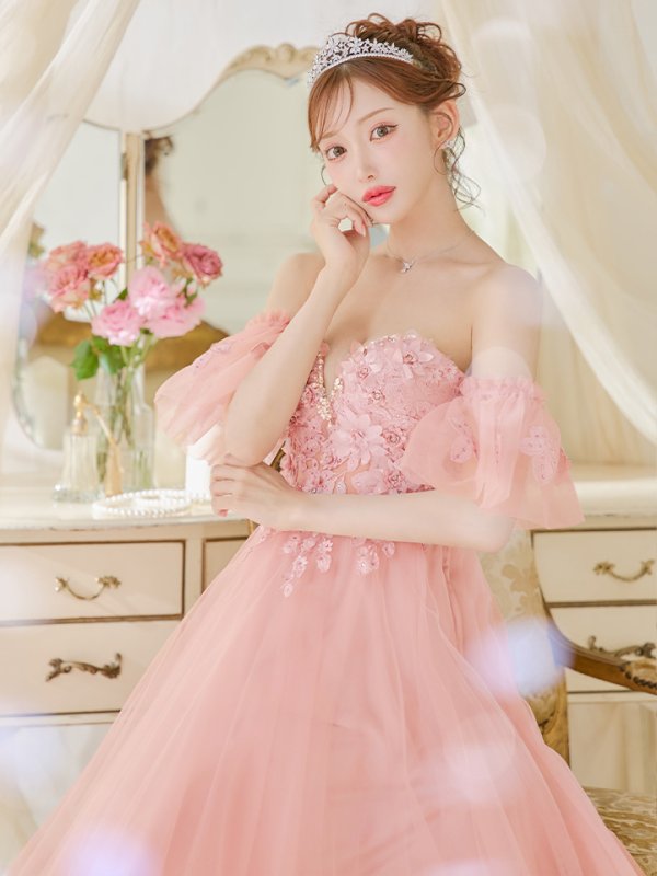 ピンクベージュ モデル:明日花キララ 身長:162cm 着用サイズ:Mサイズ