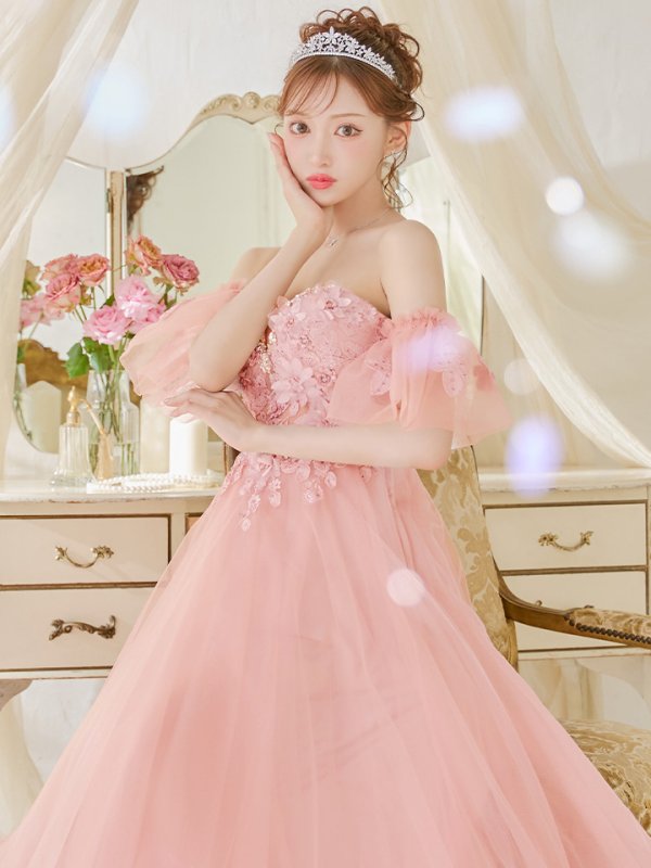 ピンクベージュ モデル:明日花キララ 身長:162cm 着用サイズ:Mサイズ