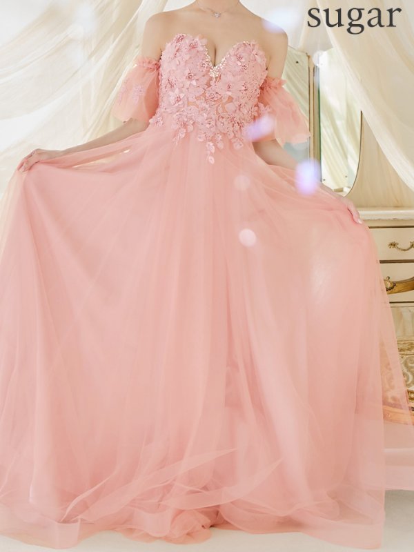 ピンクベージュ モデル:明日花キララ 身長:162cm 着用サイズ:Mサイズ