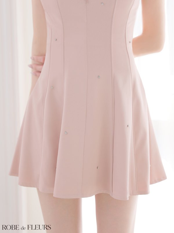 ピンクベージュ　モデル：羽澄まり　身長：158cm　着用サイズ：Sサイズ