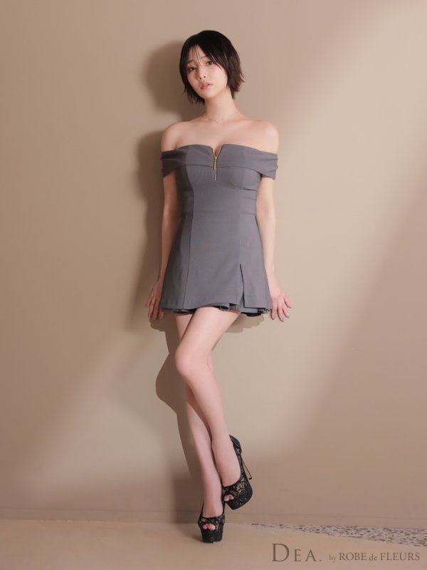 グレー モデル:りこ 身長:156cm 着用サイズ:Sサイズ