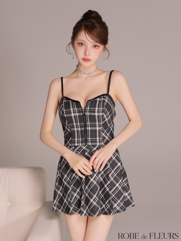 ブラック モデル：ももか　身長：156cm　着用サイズ：Sサイズ