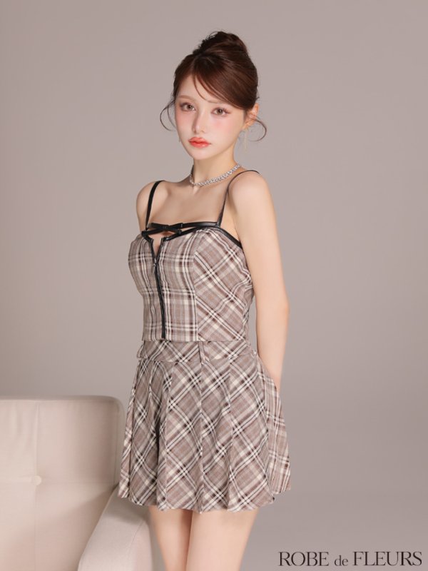 ベージュ モデル：ももか　身長：156cm　着用サイズ：Sサイズ