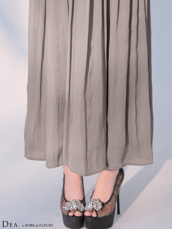 グレージュ モデル：羽澄まり　身長：158cm　着用サイズ：Sサイズ