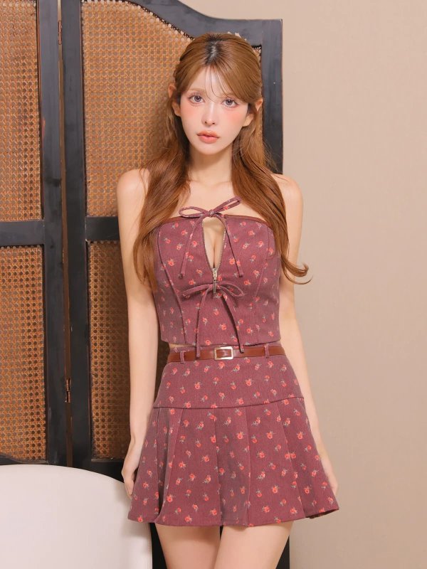 レッド　モデル：まりん　身長：164cm　着用サイズ：Sサイズ