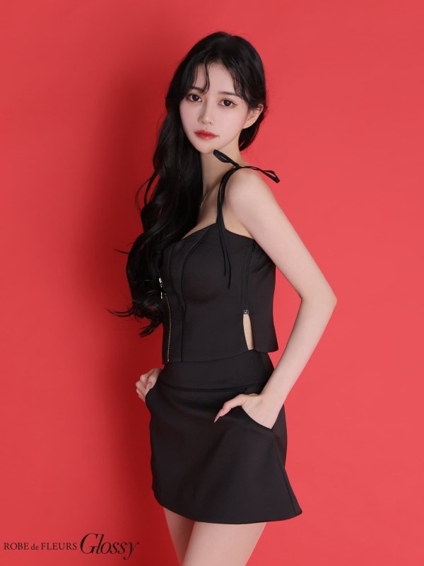 ブラック モデル：ゆりお　身長：165cm　着用サイズ：Sサイズ