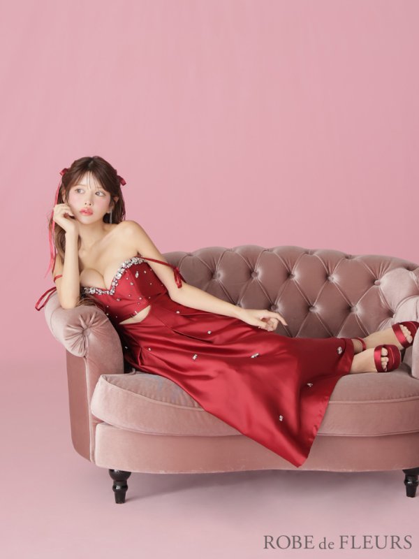 レッド モデル:まりん 身長:164cm 着用サイズ:Sサイズ