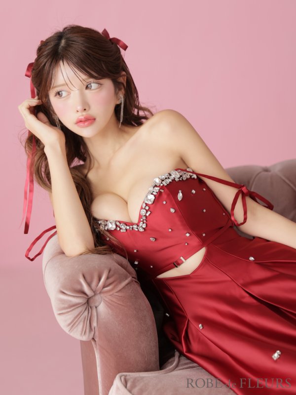 レッド モデル:まりん 身長:164cm 着用サイズ:Sサイズ