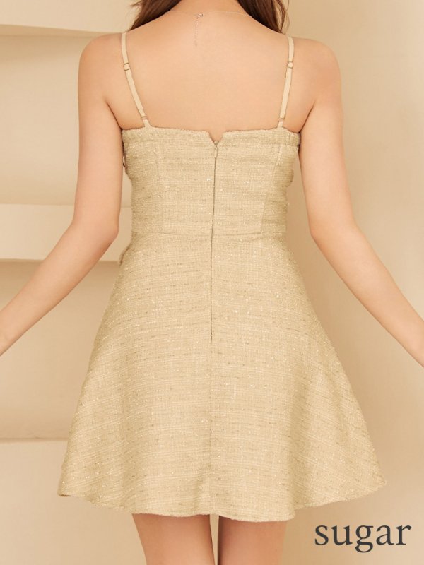 ベージュ　モデル：三上悠亜　身長：159cm　着用サイズ：Sサイズ