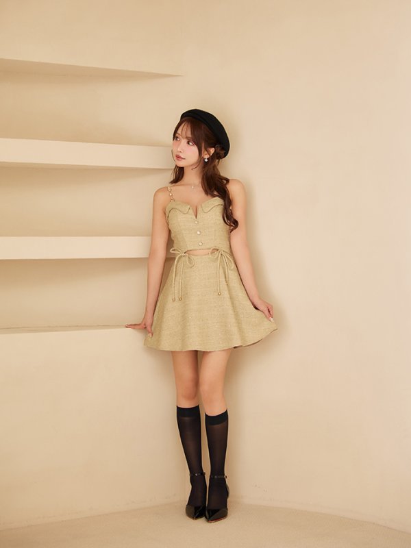 ベージュ　モデル：三上悠亜　身長：159cm　着用サイズ：Sサイズ