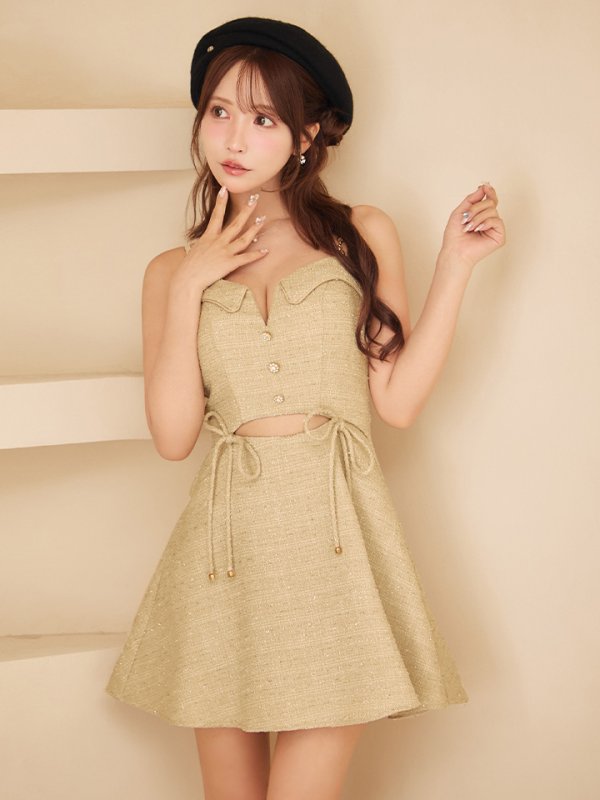 ベージュ　モデル：三上悠亜　身長：159cm　着用サイズ：Sサイズ