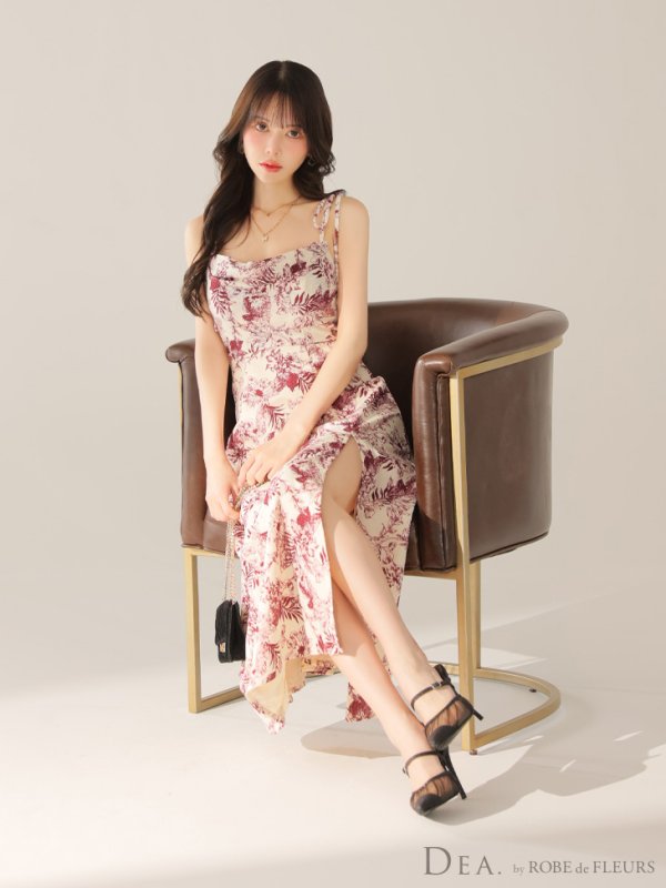 レッド モデル：ゆめ　身長：160cm　着用サイズ：Sサイズ