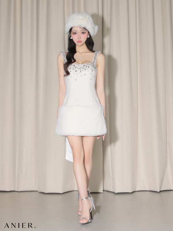 ホワイト モデル：まりあ　身長：167cm　着用サイズ：Sサイズ