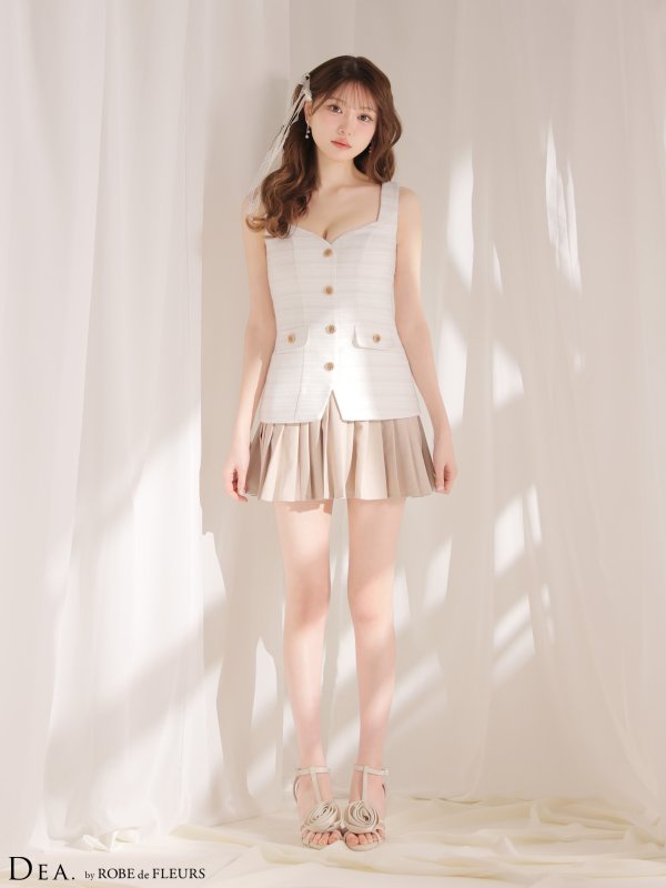 ホワイトxベージュ　モデル：いおり　身長：164cm　着用サイズ：Sサイズ