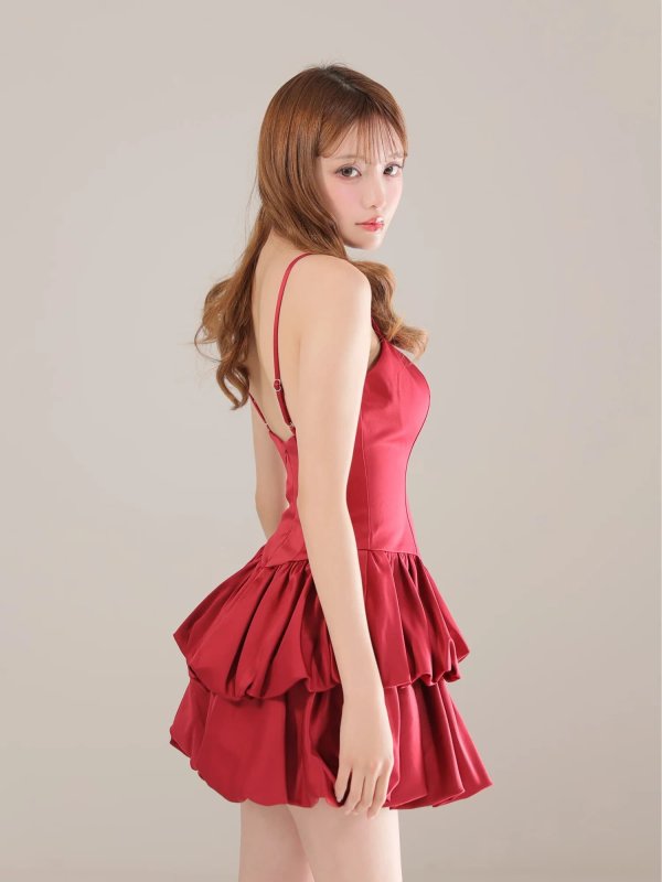 レッド　モデル：いおり　身長：161cm　着用サイズ：Sサイズ