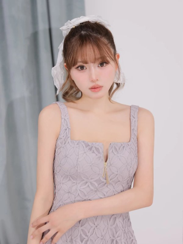 グレー　モデル：いおり　身長：161cm　着用サイズ：Sサイズ