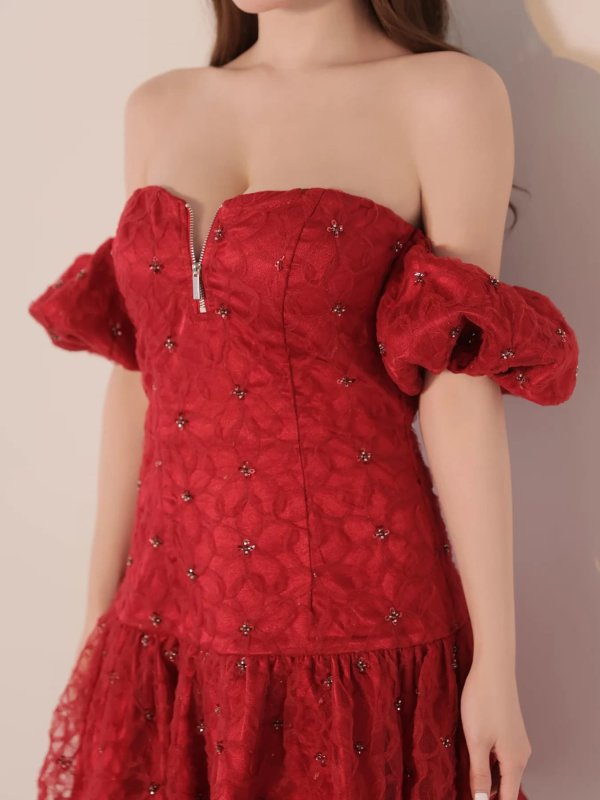 レッド　モデル：ももか　身長：156cm　着用サイズ：Sサイズ