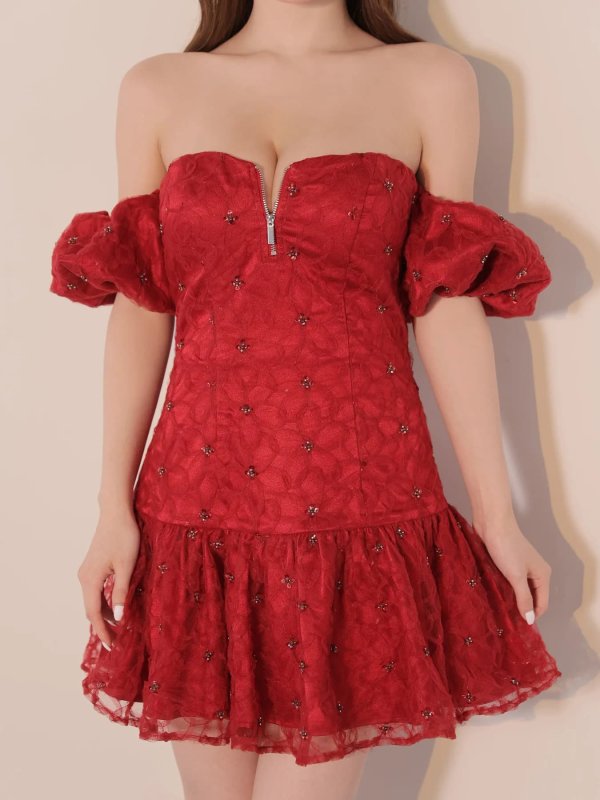 レッド　モデル：ももか　身長：156cm　着用サイズ：Sサイズ