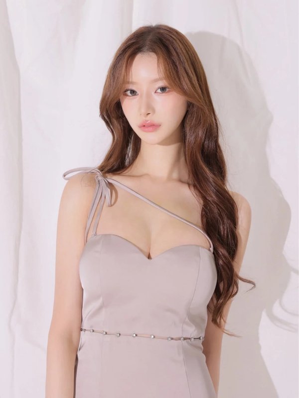 グレージュ　モデル：かりん　身長：165cm　着用サイズ：Sサイズ