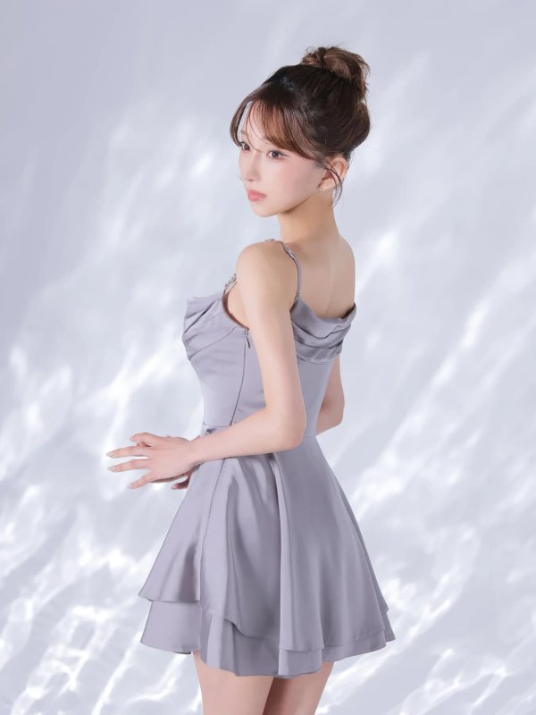 グレー　モデル：はな　身長：159cm　着用サイズ：Sサイズ