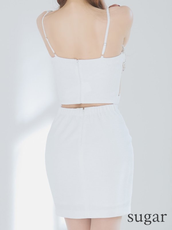 ホワイト モデル：真優川咲　身長：158cm　着用サイズ：Sサイズ