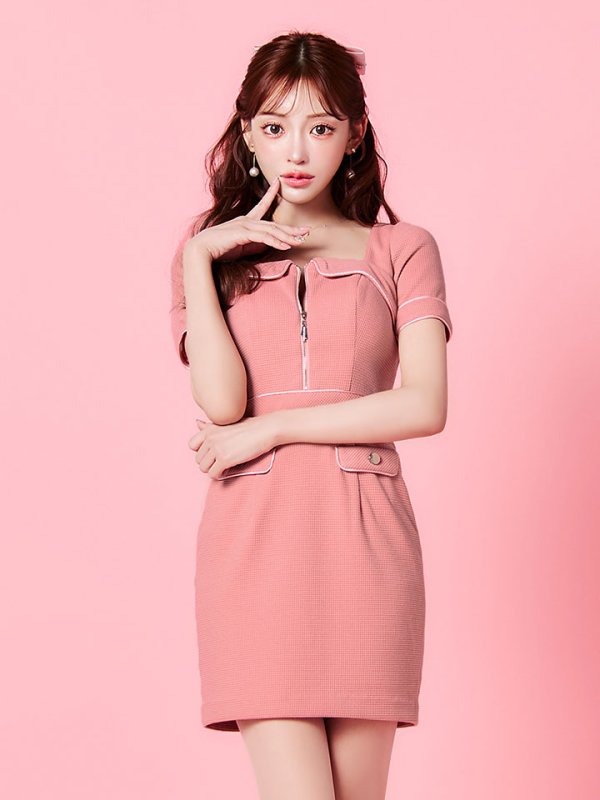 ピンク モデル:明日花キララ 身長:162cm 着用サイズ:Sサイズ