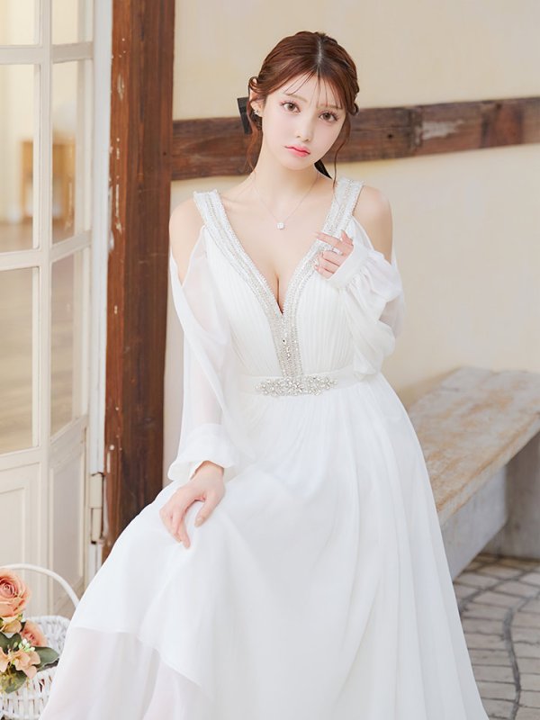 ホワイト モデル:ももか 身長:156cm:Sサイズ