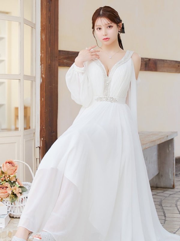 ホワイト モデル:ももか 身長:156cm:Sサイズ