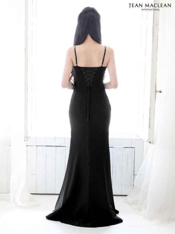 ブラック モデル:まおちゃる 身長:158cm 着用サイズ:Mサイズ