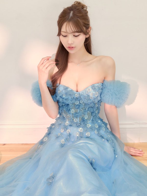 ブルー　モデル：るりぴ　身長：165cm　着用サイズ：Sサイズ