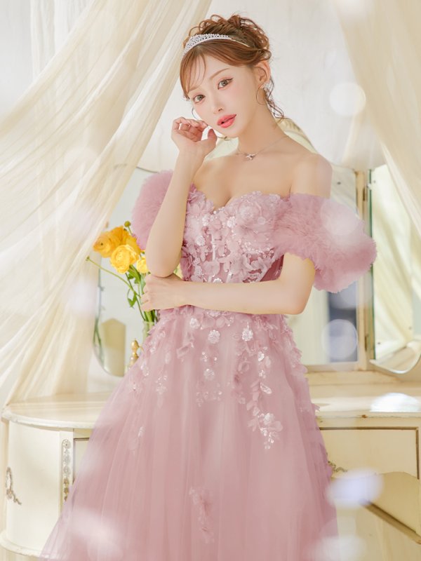 ピンクベージュ モデル:明日花キララ 身長:162cm:Sサイズ