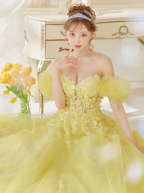 イエロー モデル:明日花キララ 身長:162cm:Sサイズ