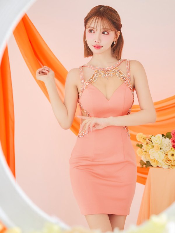 ライトオレンジ モデル:三上悠亜 身長:159cm 着用サイズ:Sサイズ