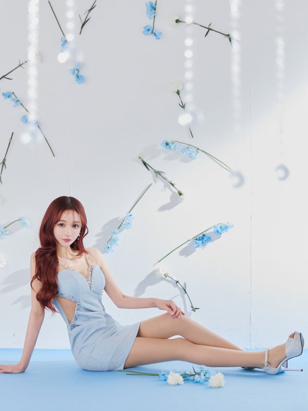 ブルー モデル：真優川咲　身長：158cm　着用サイズ：Sサイズ