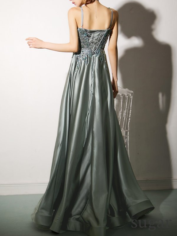 グリーン モデル:まりん 身長:164cm 着用サイズ:Mサイズ