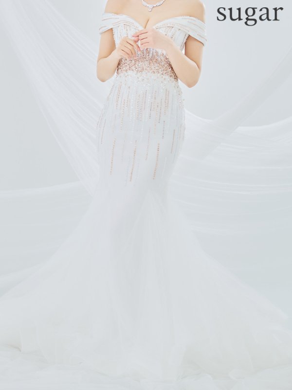 ホワイト モデル：三上悠亜　身長：159cm　着用サイズ：Mサイズ