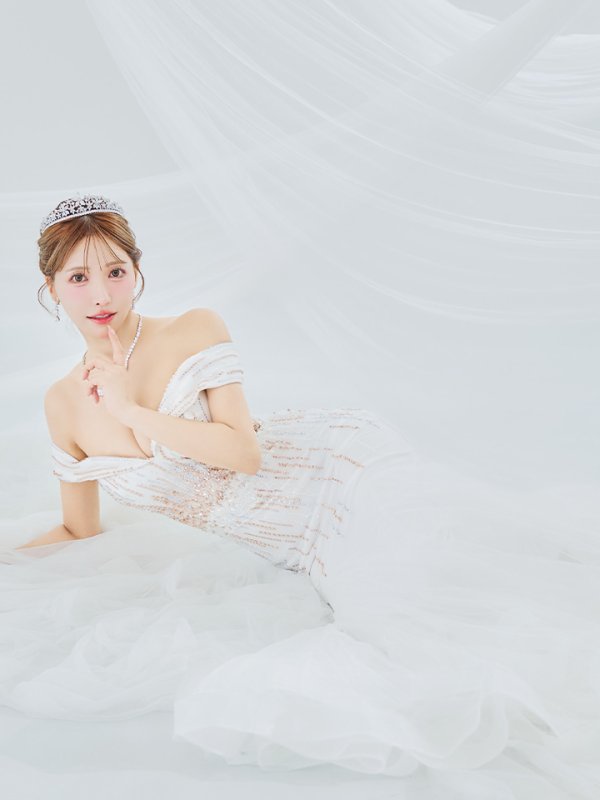 ホワイト モデル：三上悠亜　身長：159cm　着用サイズ：Mサイズ