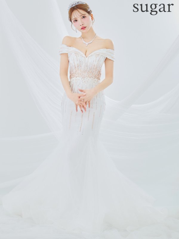 ホワイト モデル：三上悠亜　身長：159cm　着用サイズ：Mサイズ