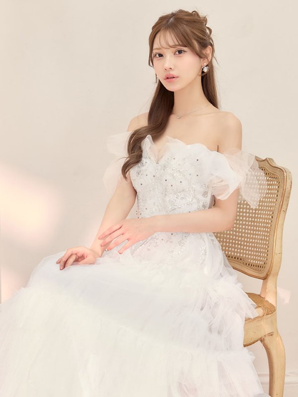 ホワイト　モデル：るりぴ　身長：165cm　着用サイズ：Sサイズ