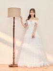 ホワイト　モデル：るりぴ　身長：165cm　着用サイズ：Sサイズ