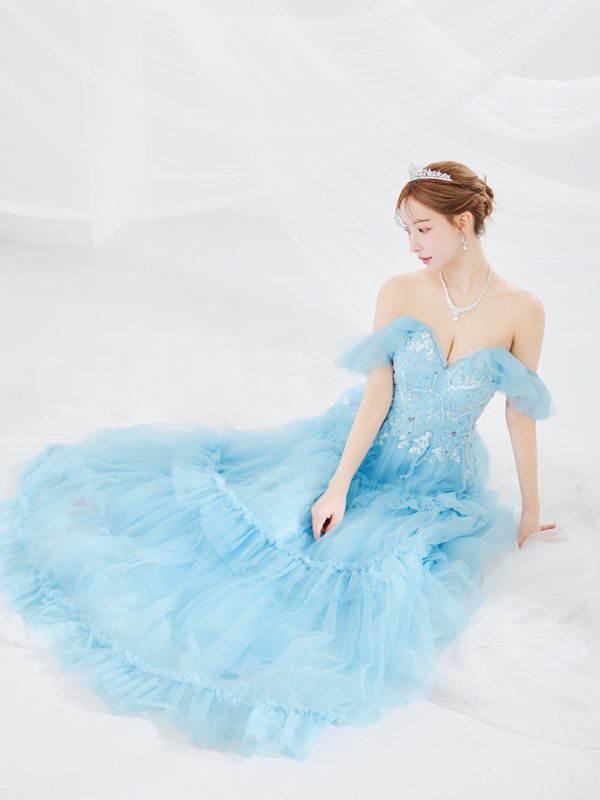 ブルー モデル：三上悠亜　身長：159cm　着用サイズ：Sサイズ