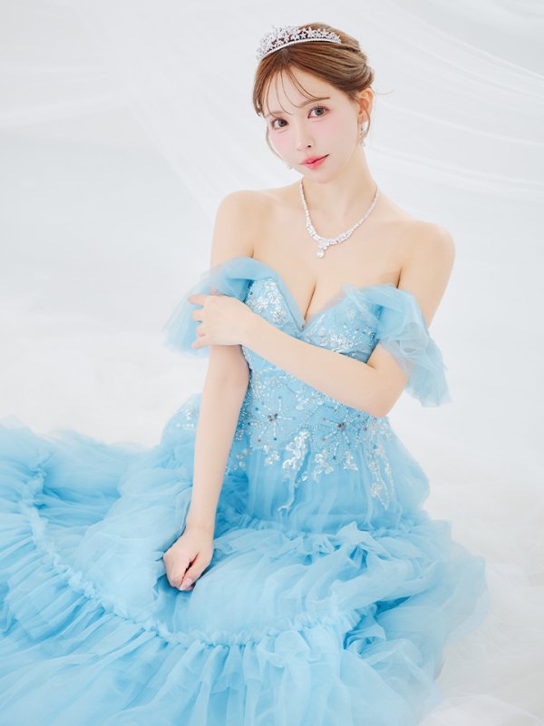 ブルー モデル：三上悠亜　身長：159cm　着用サイズ：Sサイズ