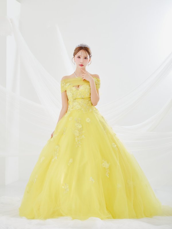 イエロー モデル：三上悠亜　身長：159cm　着用サイズ：Mサイズ