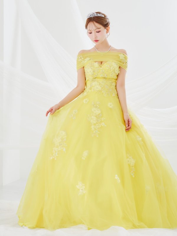 イエロー モデル：三上悠亜　身長：159cm　着用サイズ：Mサイズ