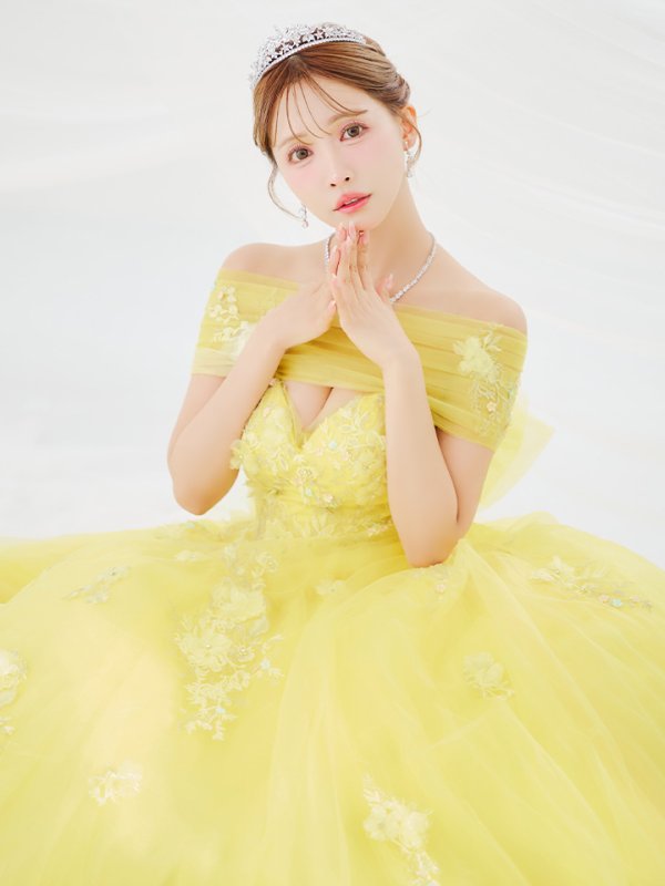 イエロー モデル：三上悠亜　身長：159cm　着用サイズ：Mサイズ